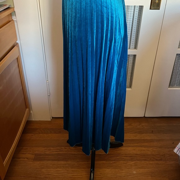 Gorgeous Velvet Maeve Skirt - Picture 7 of 9
